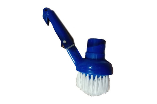 Brosse en coin avec aspiration - Piscines Soucy